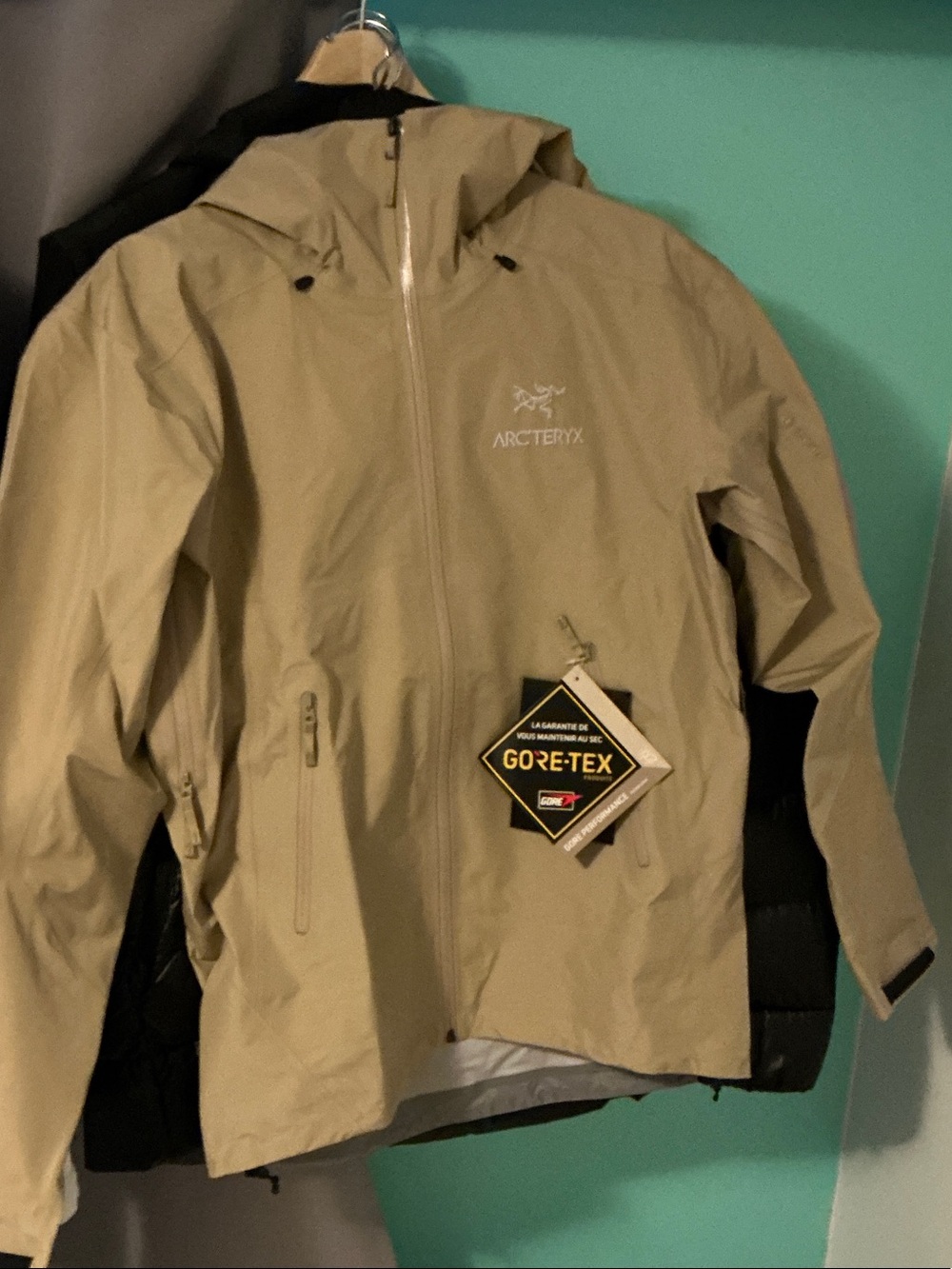 Arc'teryx Mens beta LT Gore‑Tex Hooded Rain Shell. Smoke bluff
